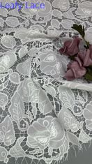 Bladgrote, elegante, holle, mooie geborduurde kantstof voor meisjes.