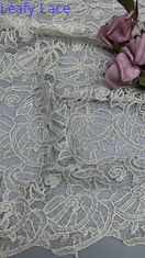 100% polyester Frans Chantilly kantstof voor kleding Kledingjassen Hollow-up witte kleuren bruidsjurken