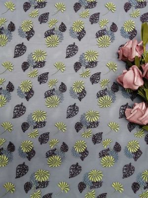 125CM 3D Bloemenborduurwerk Metaaltulle van de Kantstof Gekleurde Voile