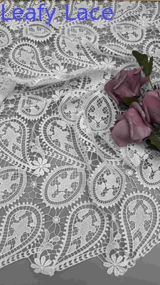 100% Poly Off White Cashew Hoogwaardige chemische geborduurde kantstof voor vrouwenkleding