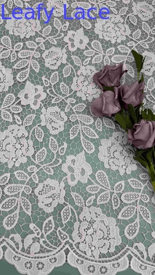 100% Poly Off White Cashew Hoogwaardige chemische geborduurde kantstof voor vrouwenkleding