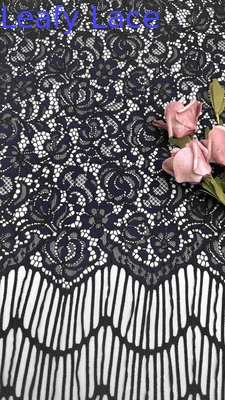 Lange vlekken Bloemen Patroon Zwarte kleur Hoogwaardige volle breedte Gekord kantstof voor Fashin vrouwen Stof 140cm breedte