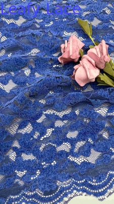 Lichte blauwe kleur chenille garen bloemige schelpen kant kant kant stof door de tuin jurk voor mode