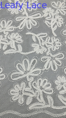 Cotton Mesh borduurwerk met bloemenpatroon Duurzaam weefsel volbreed weefsel voor lente en zomer