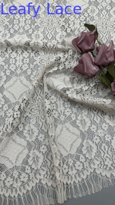 Bladgeborduurde kant weefsel elegante witte voor mode show jurk