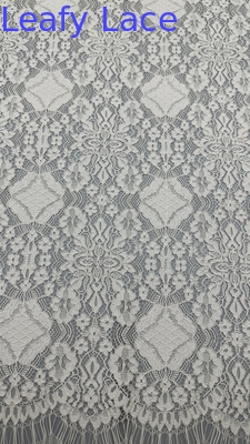 Bladgeborduurde kant weefsel elegante witte voor mode show jurk