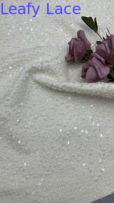 Lappenstift geborduurd kantstof trouwfeeststof luxe elegante stof