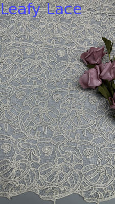 100% polyester Frans Chantilly kantstof voor kleding Kledingjassen Hollow-up witte kleuren bruidsjurken