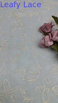 Franse Tulle Kant met Geborduurd Garen Ultra-Fijn Gaas voor Sublieme Elegantie met Subtiele Glans