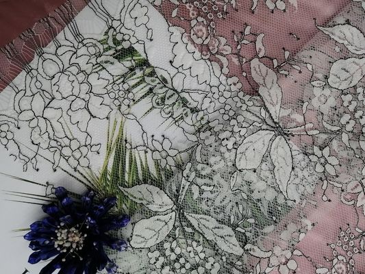 Toon - Bloemen de Kledingsstof van Tone White Black French Chantilly