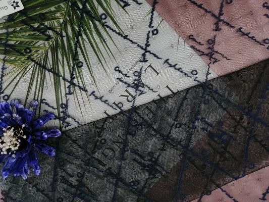 60 Yards van Bijeengekomen Mesh Fabric