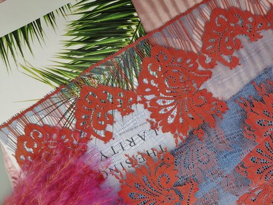 De rode Rand Bloemen Geborduurd Mesh Fabric van de Wimperkammossel