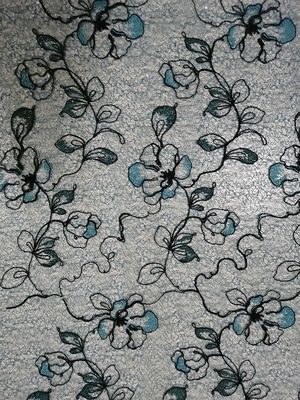 Bloemen de Avondjurkstof van Kantmesh green colored embroidery fabric