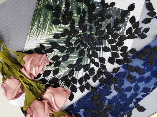 Bevallige 3D Bloemen het Kantstof van het Koningsblauwenborduurwerk voor Meisjekleding