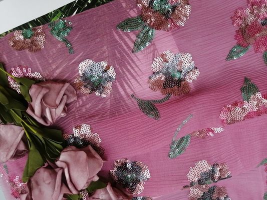 100% zijde helemaal over Gekleurde Geborduurde Bloemenlovertjestof