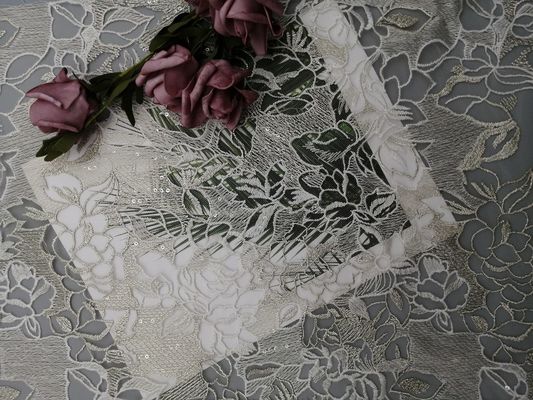 60 van het het Ivoor Witte Lovertje van Lurex van de Metaal het Kantyards Stof