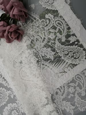 Lichtgewicht Franse Witte Bruids het Kantstof van Chantilly Paisley