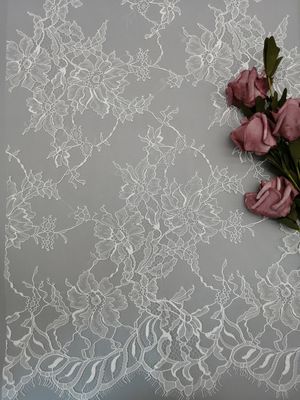 100% de nylon 145CM Witte Bloemenstof van Kanttulle Mesh Fabric Embroidery Soft Lace