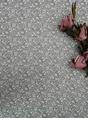 De witte Zwarte Twee Tone Lace Fabric Tulle Embroidery Versiering van het Polyester Nylon Kant