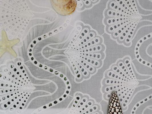 Het witte Bruids Katoen van Kantshell pattern embroidered eyelet fabric 100%