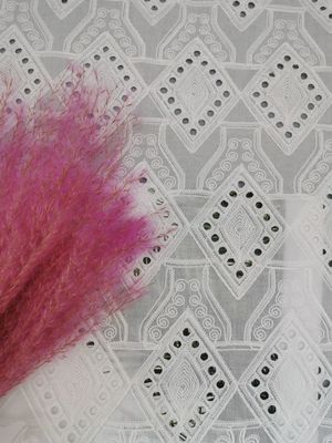 Diamond Pattern Lace Eyelet White-de Katoenen Stof van Broderie