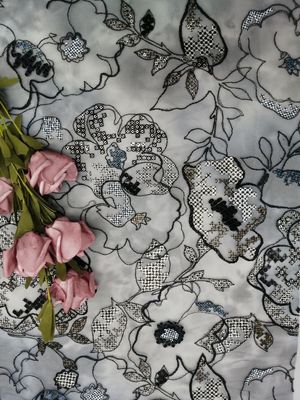 125CM Bloemenkantlovertje Geborduurde Stof voor Kledingsblouses