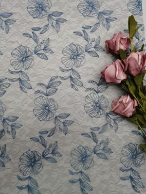 Het blauwe Voile Geborduurde Netwerk van Tulle van de Kantstof Bloemen