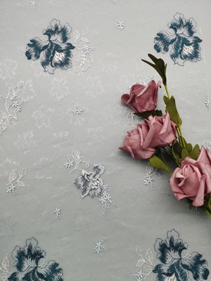 Gekleurd Mesh Embroidered Lace Fabric For Dame Garment