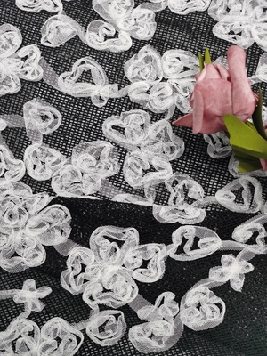 Witte Zwarte Geborduurde het Kantstof Applique van de Contrastkleur Bloem