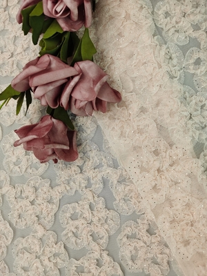Roze 3D Bloemen haakt van het Borduurwerkkinderen van de Kantstof Folie met een laag bedekt de Kledingskant