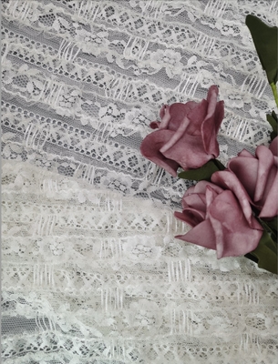 Witte Zachte Geborduurde 3D het Kantstof van Tulle 100% Polyester