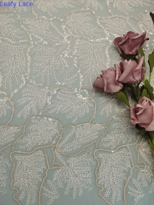 Blad Geborduurd Roze van de Stoffentulle van het Lovertjekant Materieel Poly het Borduurwerkgaren