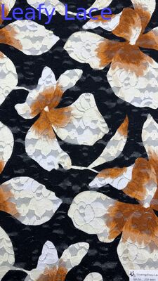 Kleurrijke zwarte en witte bloemen voor bruidsjurken