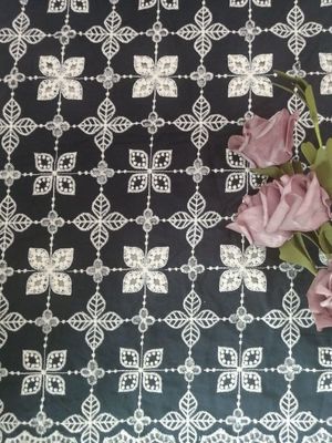 100 Yards de Bloemenkatoen Geborduurde van het de Kinderenkledingstuk van de Oogjestof Stoffen
